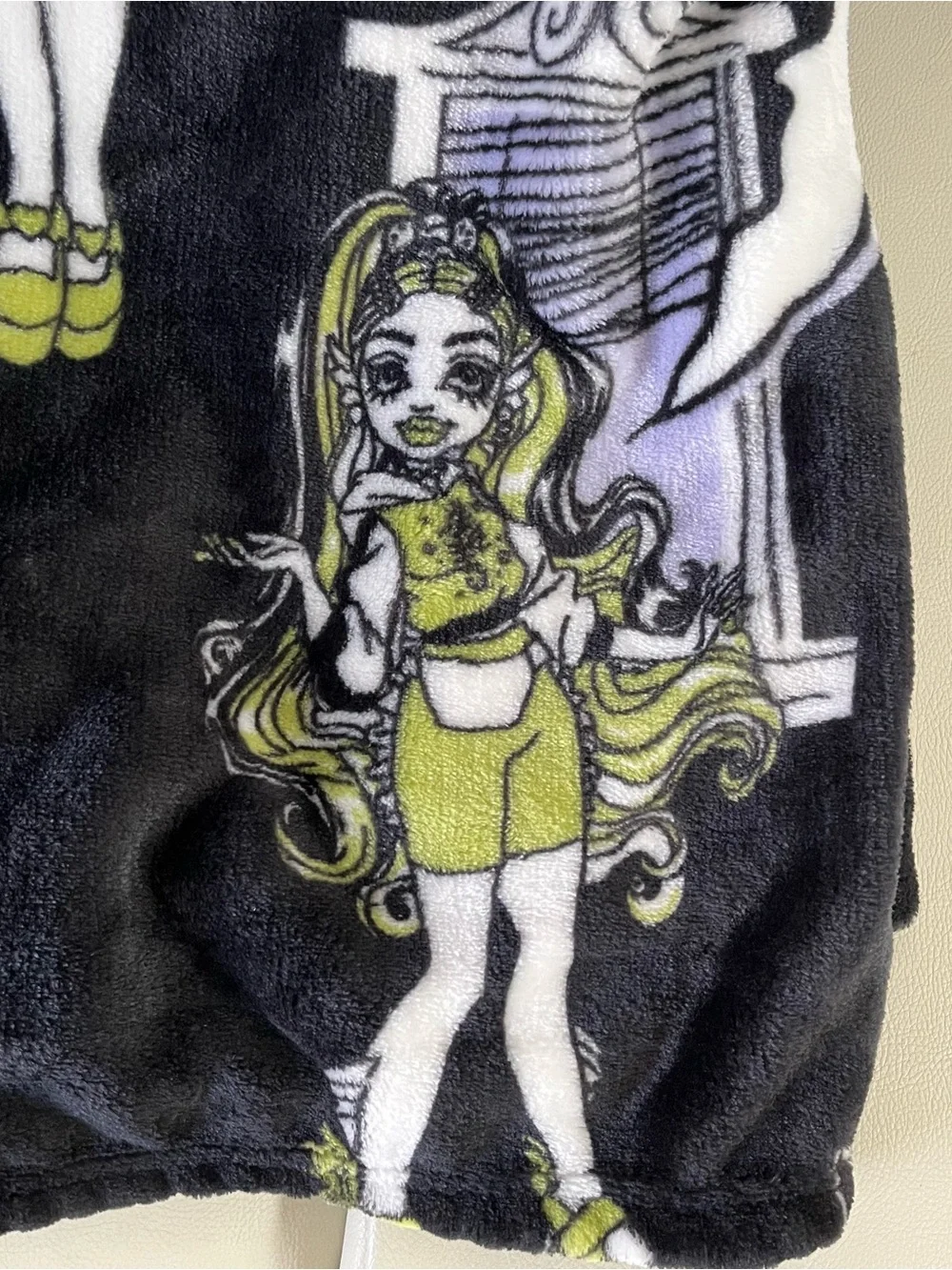 Monster High Halloween Soft Plush Throw 50” x 70”
